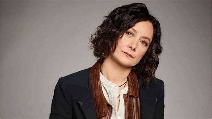 Sara Gilbert Net Worth, Salary, Age, Height, Weight, Bio, Family, Career